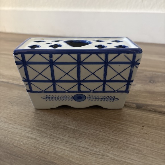 Canton Collection by Two's Company Blue And White Delft Style 7" x 3" - Picture 2 of 8